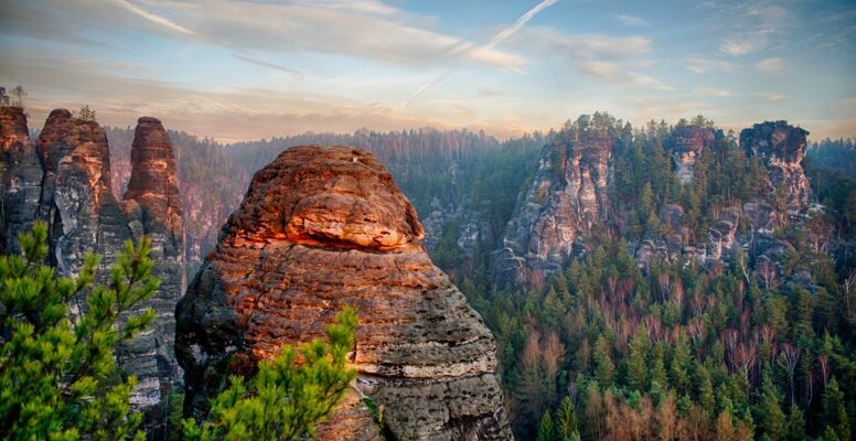 Saechsische Schweiz in der Abendsonne